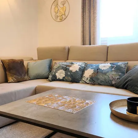 Avalena Penthouse شقة